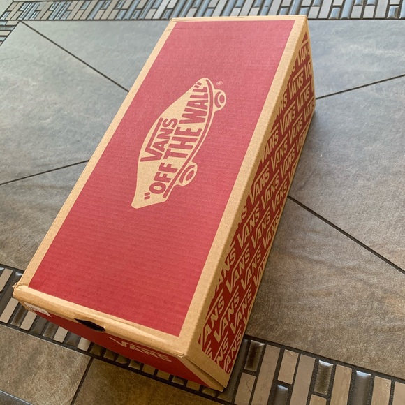 Vans classic slip on • BRAND NEW • NEVER WORN • - Picture 8 of 11